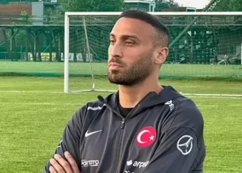 Cenk Tosun’dan açıklama: 7 yıllık evlilik bitiyor mu?