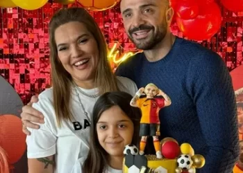 Demet Akalın'ın kızı Hira Kurt dizide oynayacak Demet Akalın’ın kızı Hira Kurt dizide oynayacak