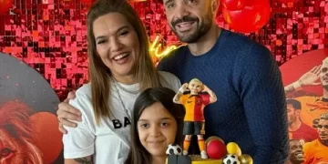 Demet Akalın'ın kızı Hira Kurt dizide oynayacak Demet Akalın’ın kızı Hira Kurt dizide oynayacak