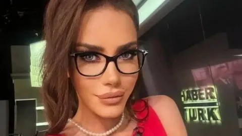 Ela Rümeysa Cebeci, Mehmet Akif Ersoy’la fotoğraf iddiasına canlı yayında cevap verdi Ela Rumeysa Cebeci Mehmet Akif Ersoy cevap habermydan