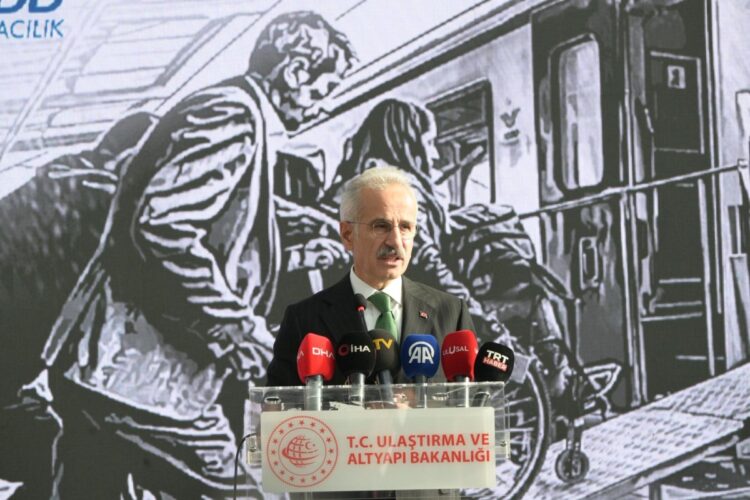 Bakan Uraloğlu: Engelli vatandaşlarımızın hayatlarını kolaylaştırmak bir insanlık vazifesidir Engelli vatandaslarimizin hayatlarini kolaylastirmak habermeydan