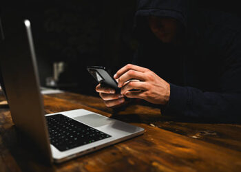 İnternet üzerinden uyuşturucu ticareti yaptığı iddia edilen sanığa dava açıldı