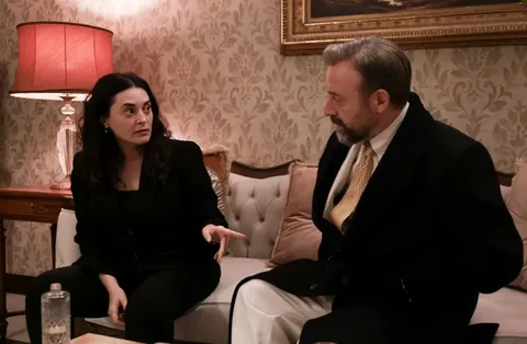 Kral Kaybederse'de Handan Kenan'a yardım etti Kral Kaybederse Handan Kenana yardim etti habermeydan