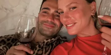 Mert Demir ve Serenay Sarıkaya’dan romantik anlar