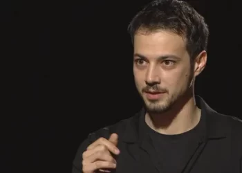 Mert Yazıcıoğlu GQ Ödül Töreni’ne damga vurdu