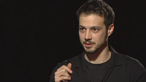 Mert Yazıcıoğlu GQ Ödül Töreni'ne damga vurdu Mert Yazicioglu GQ odul Torenine damga vurdu habermeydan