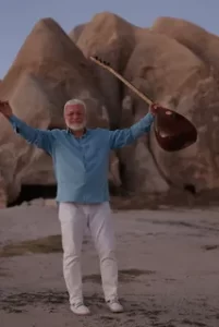 Onur Akina klip cekiminde at carpti1 habermeydan