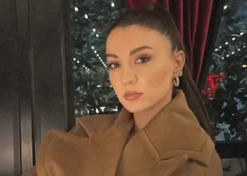 Oyuncu Burcu Özberk acı haberle yıkıldı Oyuncu Burcu Özberk acı haberle yıkıldı