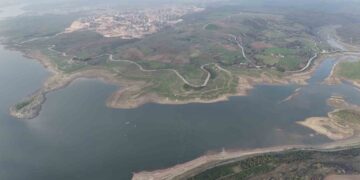 İstanbul'da Sazlıdere barajı çekildi! Eski köy evleri gün yüzüne çıktı İstanbul’da Sazlıdere barajı çekildi! Eski köy evleri gün yüzüne çıktı