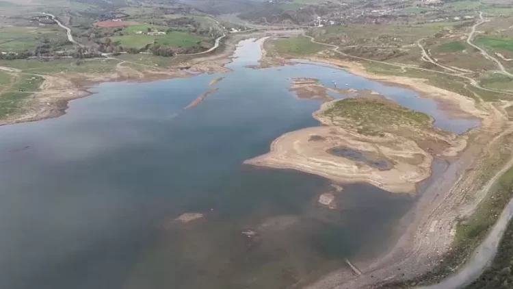 İstanbul'da Sazlıdere barajı çekildi! Eski köy evleri gün yüzüne çıktı Sazlidere baraji2 habermeydan