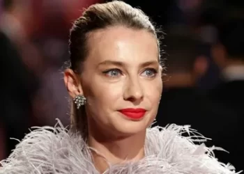 Tuba Ünsal 11 yaş küçük sevgilisiyle görüntülendi Tuba Ünsal 11 yaş küçük sevgilisiyle görüntülendi