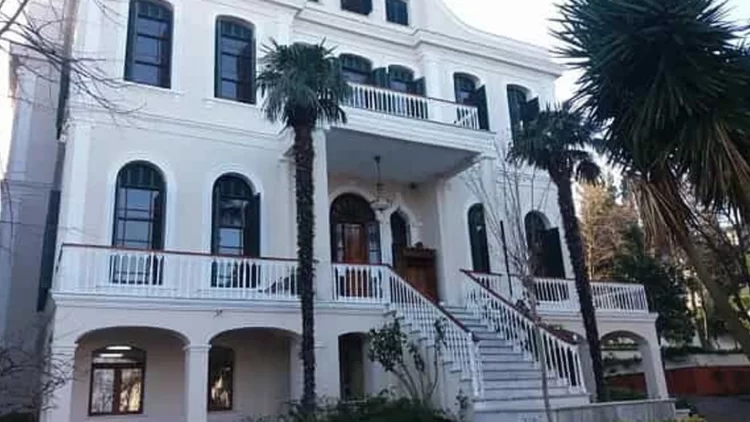 Adalar Adliyesi'nde silahlı soygun: Zabıt katibi tutuklandı Adalar Adliyesi'nde silahlı soygun...