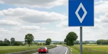 Baklava dilimli trafik levhası Avrupa otoyollarında kullanılmaya başladı