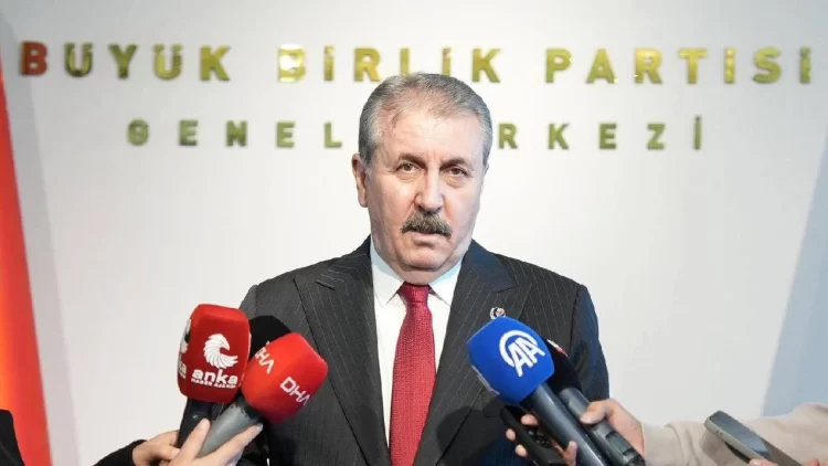 Mustafa Destici asgari ücret için rakam önerdi Mustafa Destici asgari ücret için rakam önerdi.