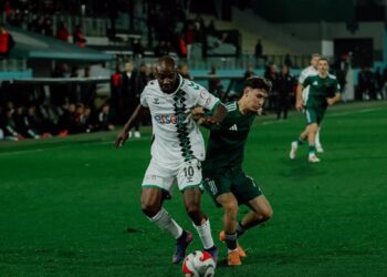 Esenler Erokspor, Sakaryaspor’u 4 golle geçti!