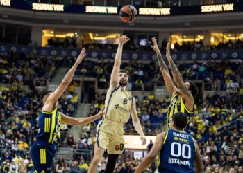 Fenerbahçe, EuroLeague’de Barcelona’yı son topta geçti!