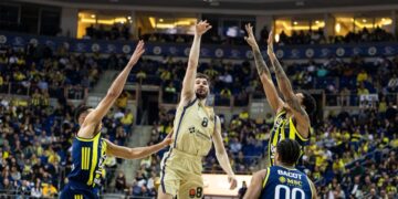 Fenerbahçe, EuroLeague’de Barcelona’yı son topta geçti!