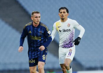 Fenerbahçe, Eyüpspor deplasmanında 3 puanı 3 golle aldı!