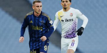 Fenerbahçe, Eyüpspor deplasmanında 3 puanı 3 golle aldı!