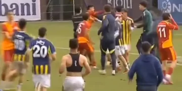 Fenerbahçe-Galatasaray U19 derbisinde kavga çıktı!