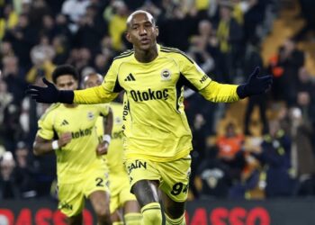 Fenerbahçe, Konyaspor’u 4 golle geçti!