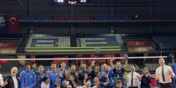 Bursa, Fenerbahçe’yi set vermeden geçti!