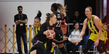 Fenerbahçe Opet, ÇBK Mersin'i rahat geçti! Fenerbahçe Opet, ÇBK Mersin’i rahat geçti!