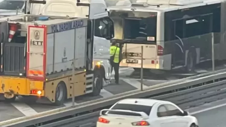 İstanbul Florya’da metrobüste yangın paniği İstanbul Florya’da metrobüste yangın paniği...