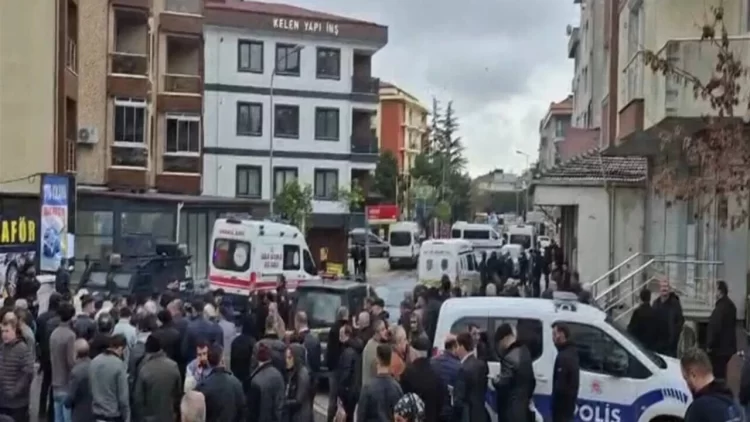 İstanbul’da uyuşturucu operasyonunda bir polis şehit oldu İstanbul’da uyuşturucu operasyonunda bir polis şehit oldu.