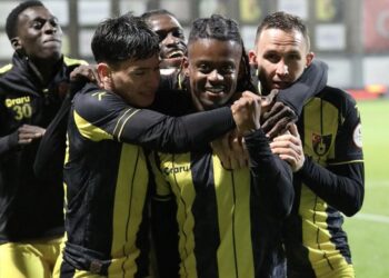 İstanbulspor, Sivasspor önünde geriden gelerek kazandı! İstanbulspor, Sivasspor önünde geriden gelerek kazandı!