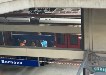 İzmir Metro’da vagon raydan çıktı