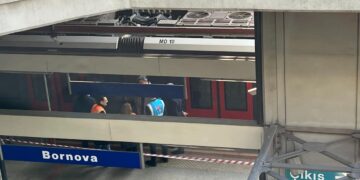 İzmir Metro’da vagon raydan çıktı