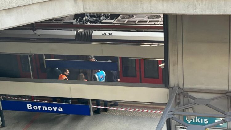 İzmir Metro’da vagon raydan çıktı İzmir Metro’da vagon raydan çıktı.