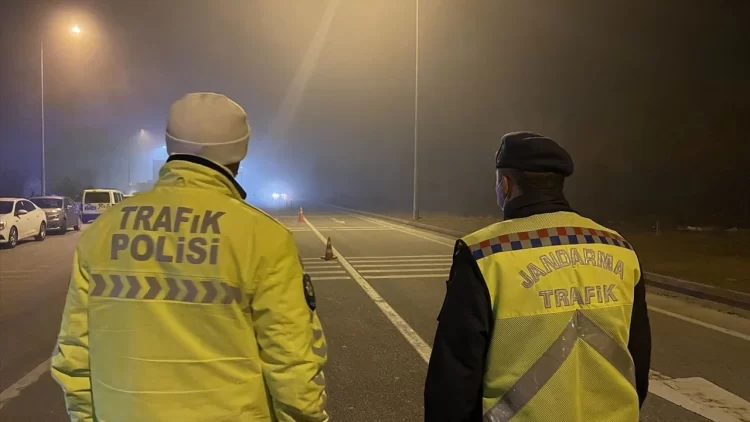 Yılbaşı için 325 bin 267 güvenlik personeli sahada olacak Yılbaşı için 325 bin 267 güvenlik personeli sahada olacak.