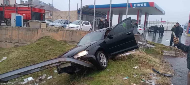 Muş-Bitlis kara yolunda 2 otomobilin çarpışması sonucu 3 kişi yaralandı! mus bitlis kara yolunda 2 otomobilin carpismasi sonucu 3 kisi yaralandi habermeydan