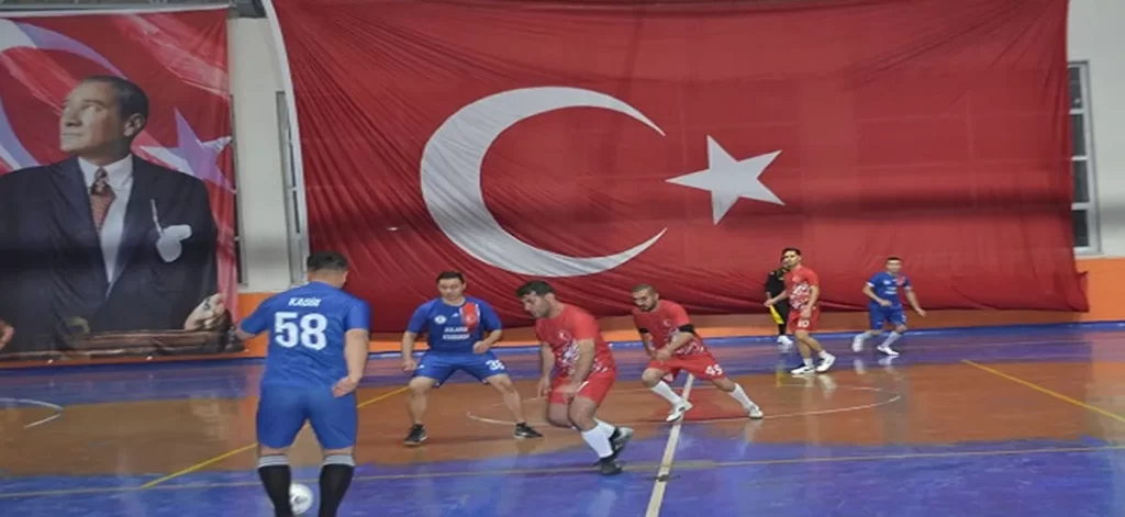 Muş Bulanık'ta, kurumlar arası futsal turnuvası heyecanı başladı! mus bulanikta kurumlar arasi futsal turnuvasi heyecani habermeydan e1765468008355