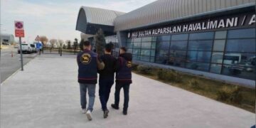 Muş havalimanında, dolandırıcılıktan aranan hükümlü yakalandı!