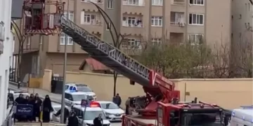 Muş'ta, bir apartmanda korku dolu anlar! Muş’ta, bir apartmanda korku dolu anlar!