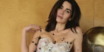 Nesrin Cavadzade dekoltesiz! Kıyafeti çok konuşuldu Nesrin Cavadzade dekoltesiz! Kıyafeti çok konuşuldu