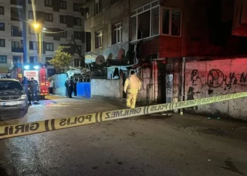 Pendik'te bir evde çıkan yangında 3 çocuk yaşamını yitirdi Pendik’te bir evde çıkan yangında 3 çocuk yaşamını yitirdi