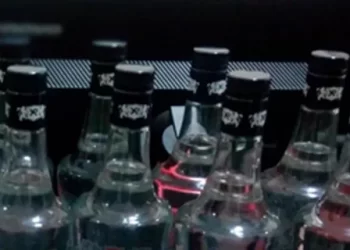 Adana'da yeni yıl öncesi sahte içki operasyonu! Adana’da yeni yıl öncesi sahte içki operasyonu!