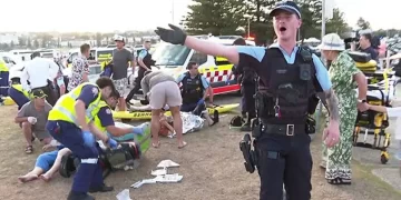 Avustralya’da plajda silahlı saldırı: 9 kişi hayatını kaybetti, 11 yaralı Avustralya’da plajda silahlı saldırı: 9 kişi hayatını kaybetti, 11 yaralı