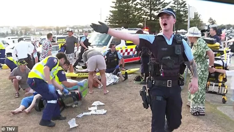 Avustralya’da plajda silahlı saldırı: 9 kişi hayatını kaybetti, 11 yaralı Avustralya'da plajda silahlı saldırı...