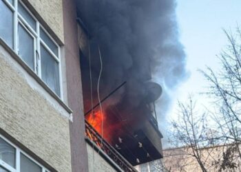 Sinop Boyabat'ta, bir apartmanda çıkan yangın korkuttu! Sinop Boyabat’ta, bir apartmanda çıkan yangın korkuttu!