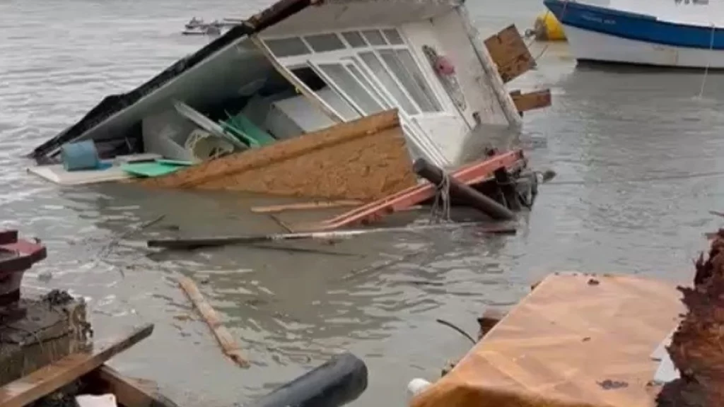 sinop turkelide siddetli firtina balikci barinagini yikti habermeydan