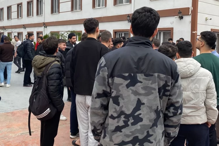 sinopta ogrenci yurdund calan yangin alarmi panik yarattii habermeydan