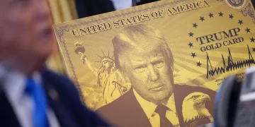 Trump, bir milyon dolarlık 'altın kart' vizesini başlattı Trump, bir milyon dolarlık ‘altın kart’ vizesini başlattı