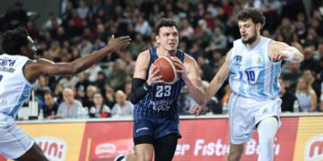 Türk Telekom, Anadolu Efes’i son periyotta devirdi!