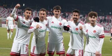 Ümraniyespor, Van'da 3 puanı tek golle aldı! Ümraniyespor, Van’da 3 puanı tek golle aldı!