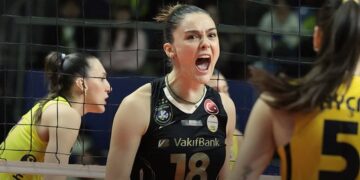 VakıfBank, Fenerbahçe'yi deplasmanda geçip 10'da 10 yaptı! VakıfBank, Fenerbahçe’yi deplasmanda geçip 10’da 10 yaptı!